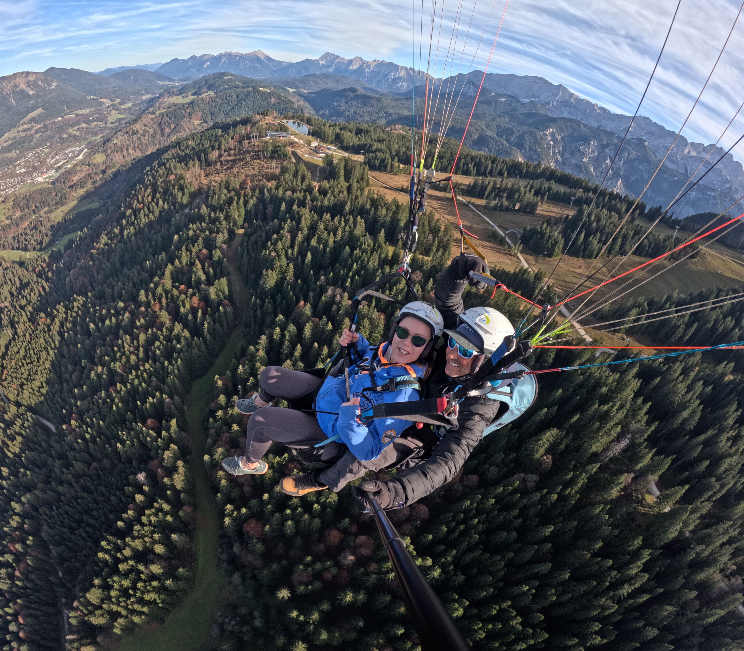 Tandemgleitschirmflug flyandchillgap garmisch-partenkirchen Tandemgleitschirmflug flyandchillgap garmisch-partenkirchen